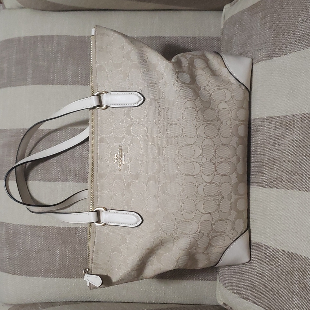 COACH Classic zip tote
